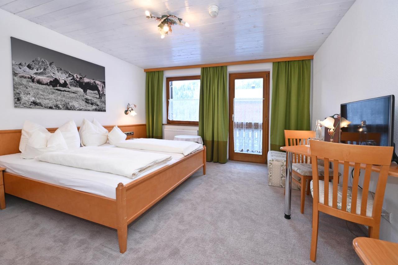 Gasthaus & Pension Alphorn Lech am Arlberg Ngoại thất bức ảnh